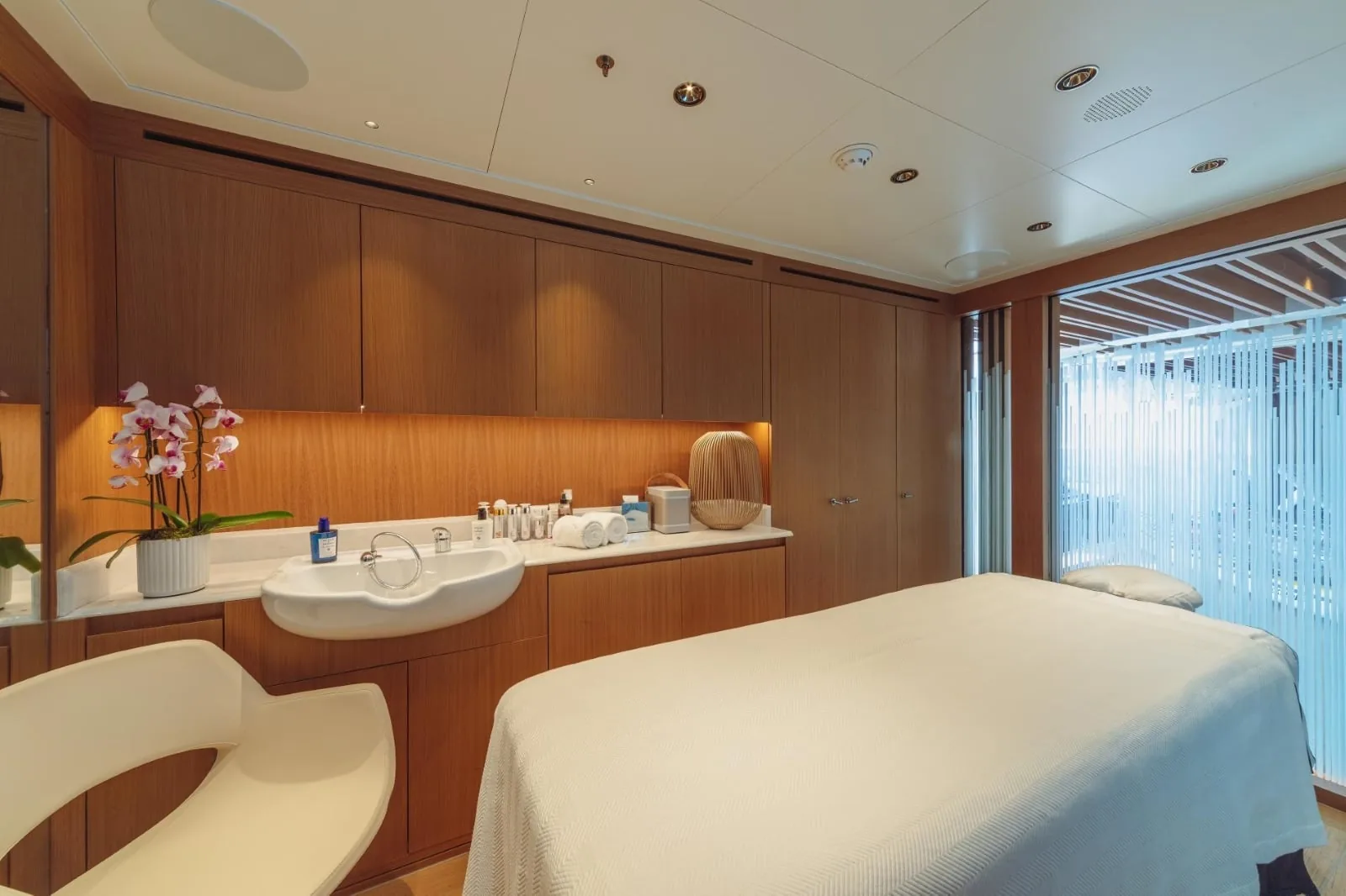 PROJECT X - photo 11 yacht charter Cannes