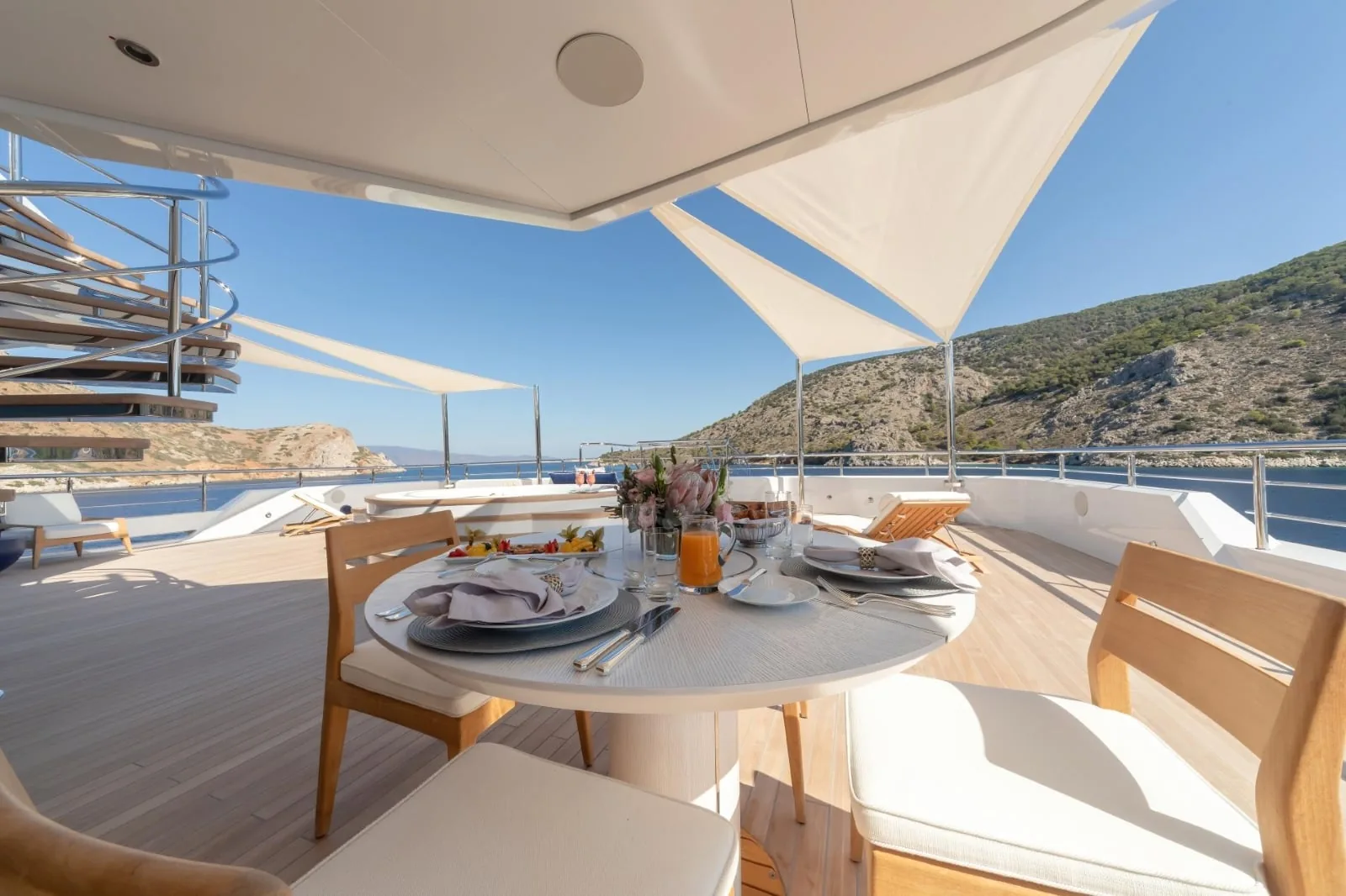 PROJECT X - photo 16 yacht charter Cannes