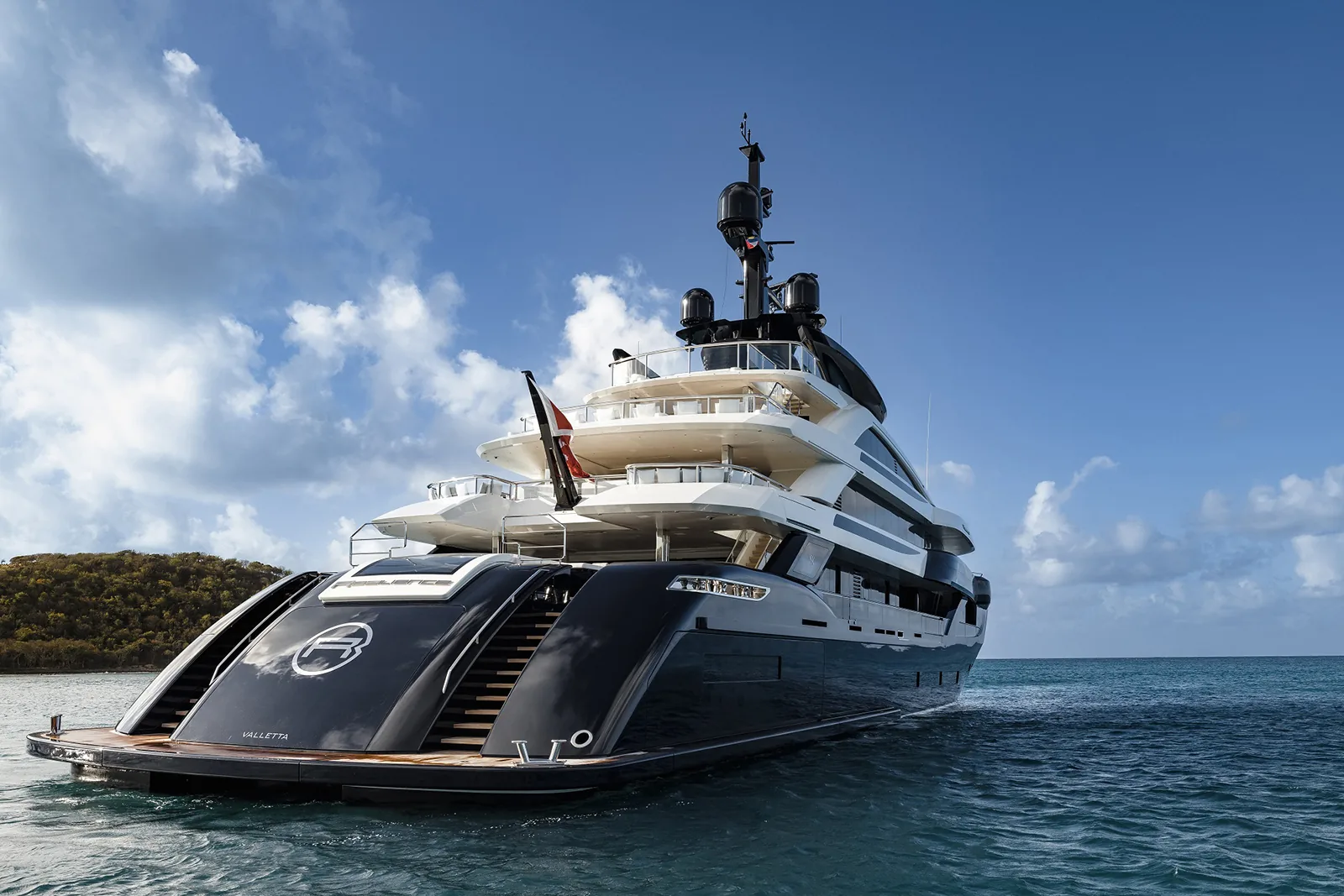 RESILIENCE - photo 2 yacht charter Cannes
