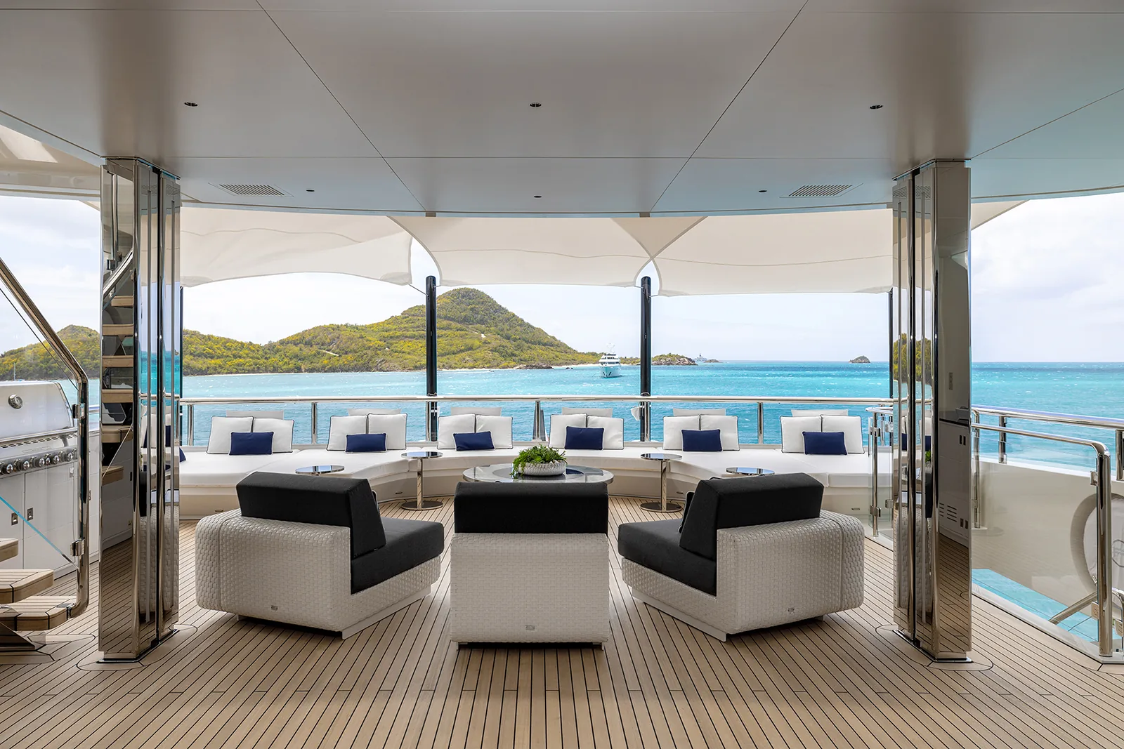 RESILIENCE - photo 5 yacht charter Cannes