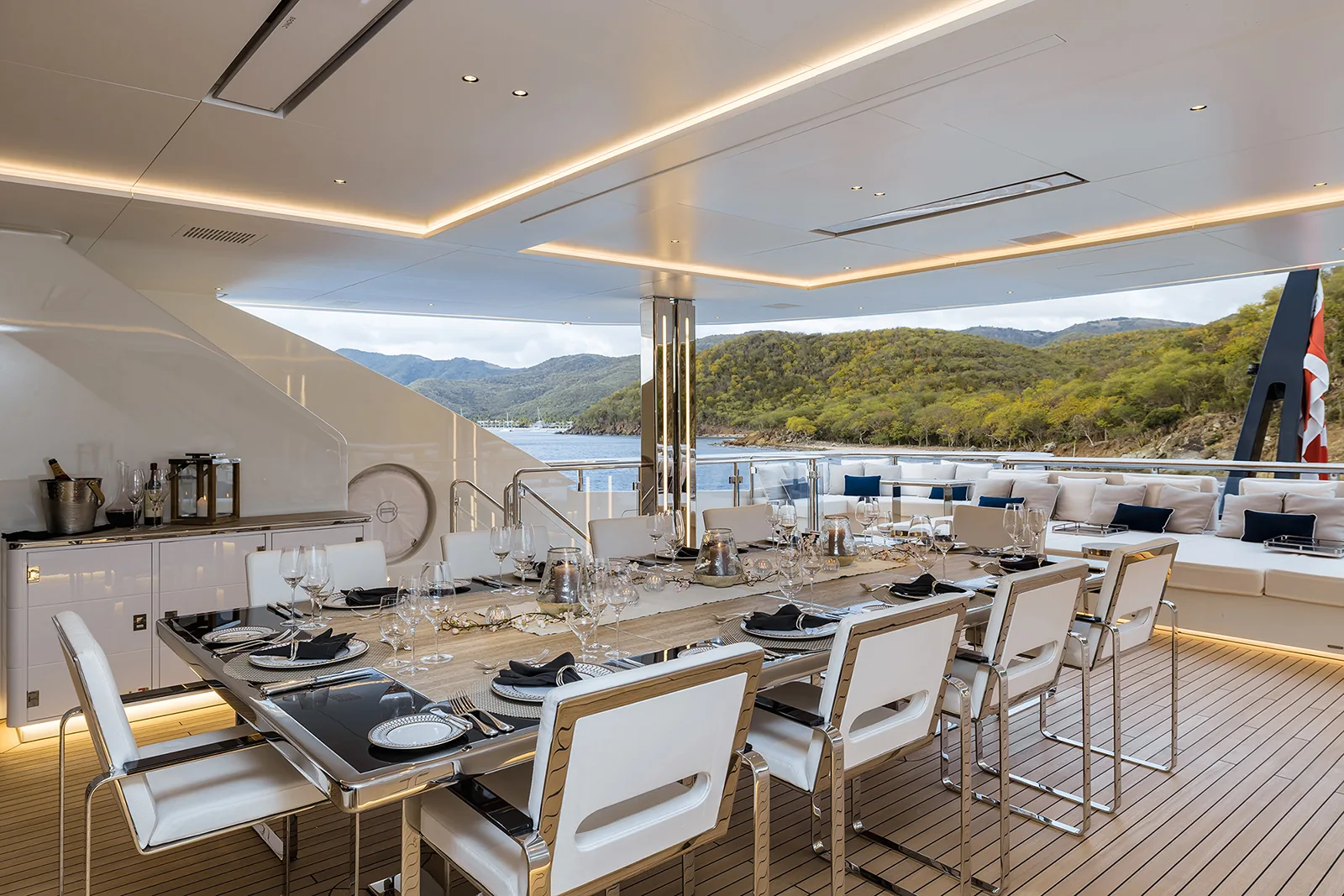 RESILIENCE - photo 9 yacht charter Cannes