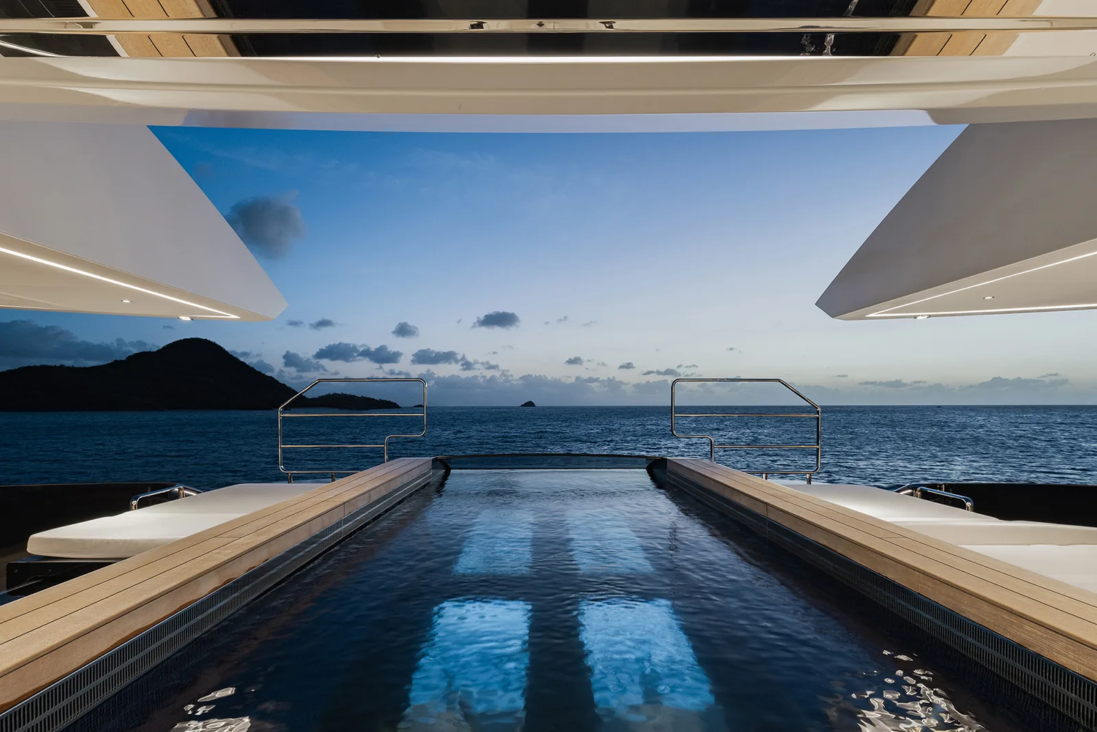 RESILIENCE - photo 10 yacht charter Cannes
