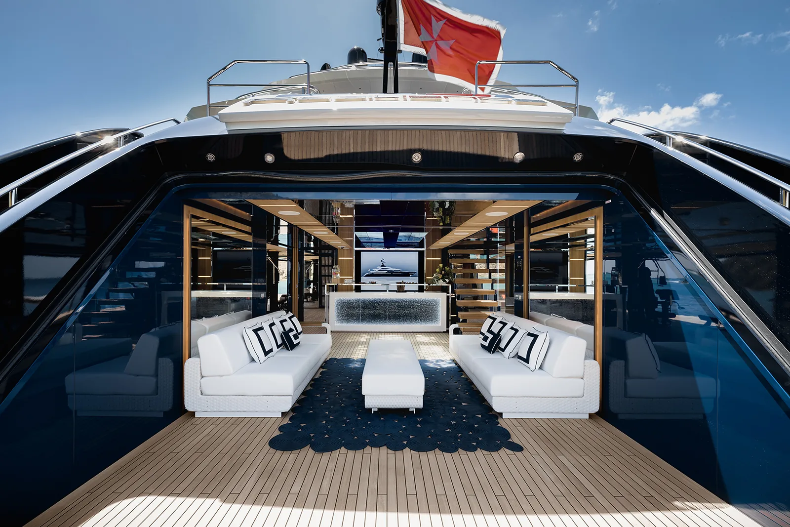 RESILIENCE - photo 12 yacht charter Cannes