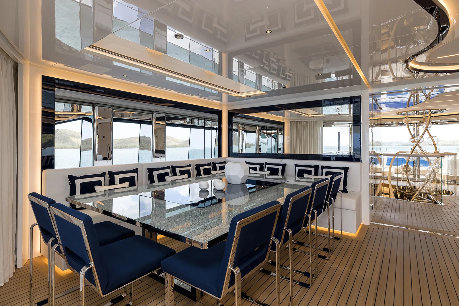 RESILIENCE - photo 18 yacht charter Cannes