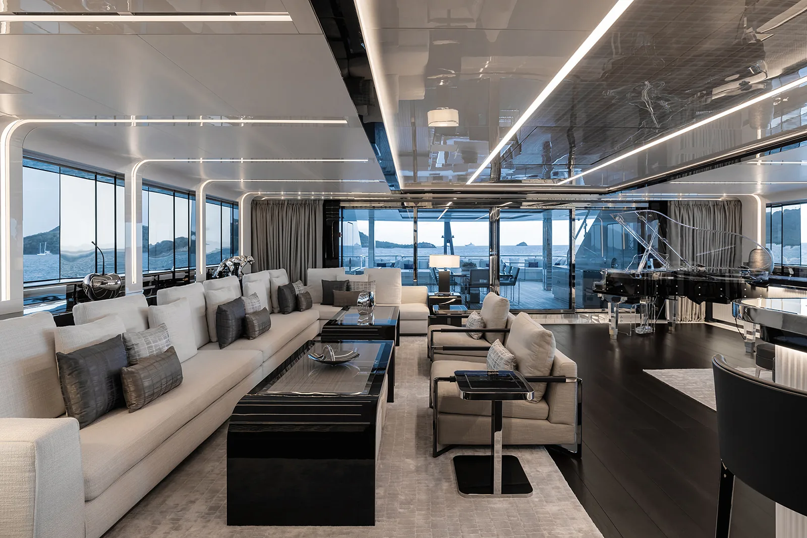 RESILIENCE - photo 19 yacht charter Cannes