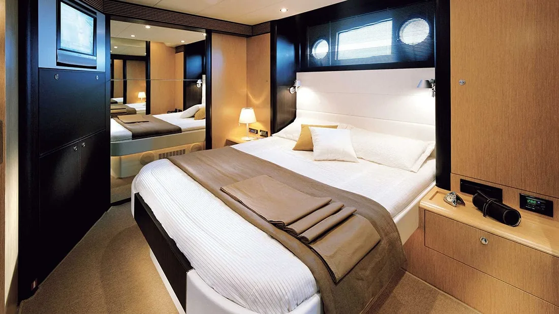 RIVA VERTIGO 63 - photo 4 yacht charter Cannes