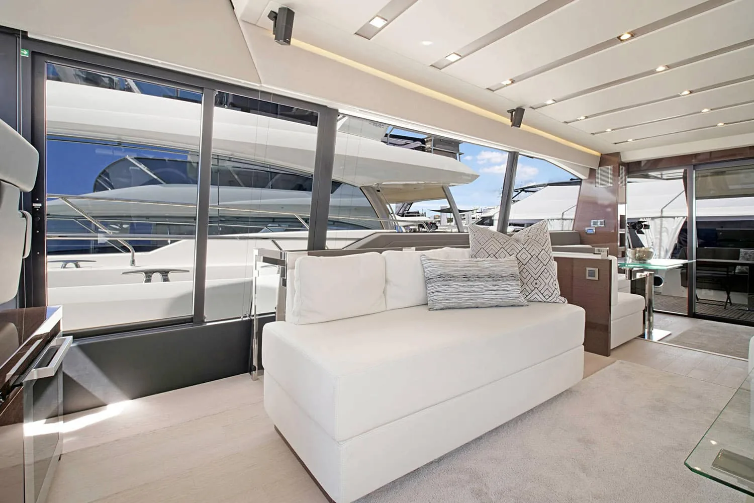 ROMY ONE - photo 18 yacht charter Cannes