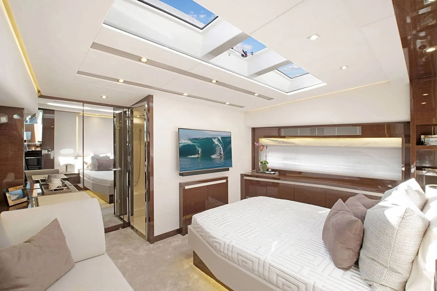 ROMY ONE - photo 19 yacht charter Cannes