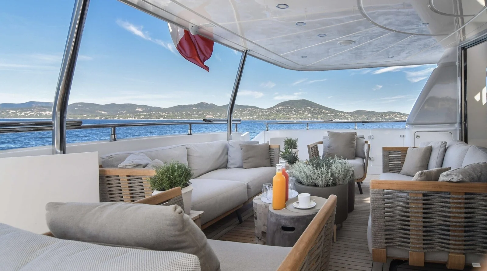 Sanlorenzo SL88 - photo 9 yacht charter Cannes