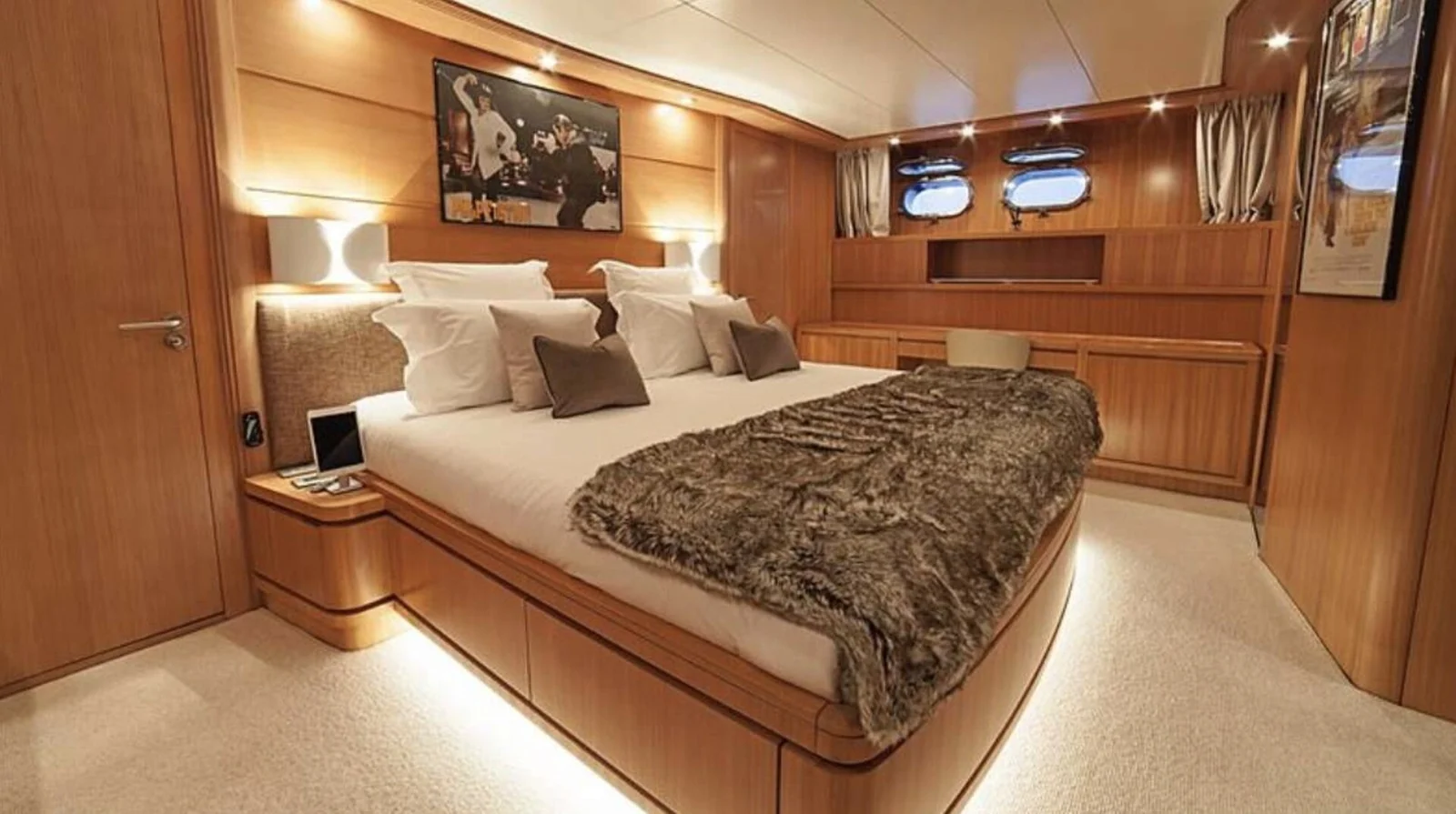 Sanlorenzo SL88 - photo 17 yacht charter Cannes