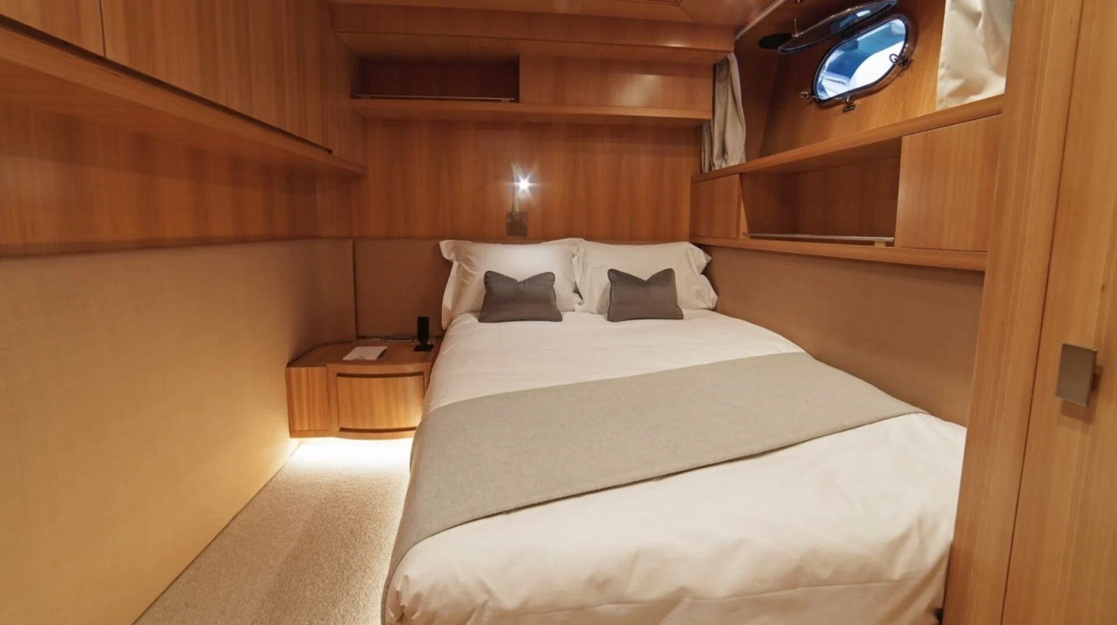 Sanlorenzo SL88 - photo 22 yacht charter Cannes