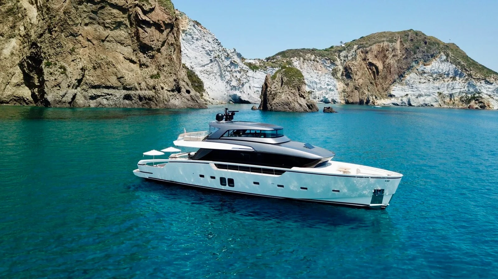 Sanlorenzo SX88 - photo 3 yacht charter Cannes