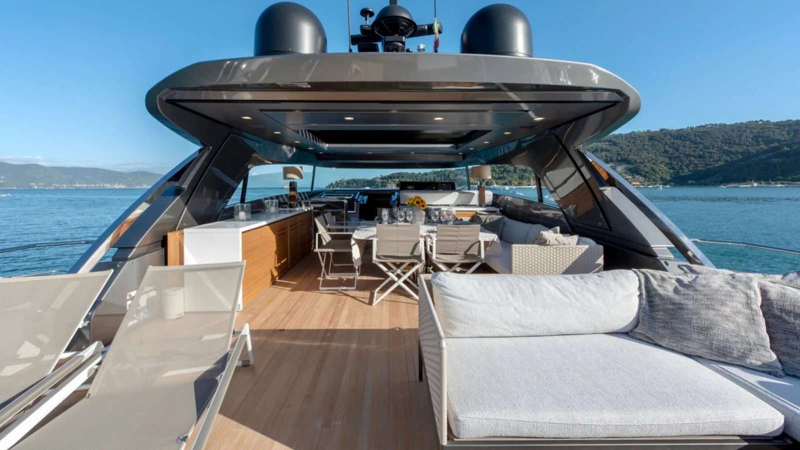Sanlorenzo SX88 - photo 6 yacht charter Cannes