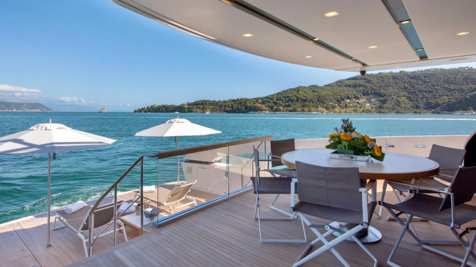 Sanlorenzo SX88 - photo 7 yacht charter Cannes