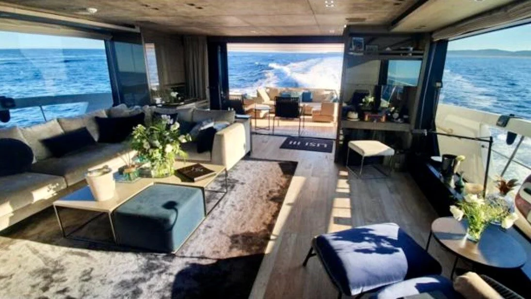 Sanlorenzo SX88 - photo 10 yacht charter Cannes