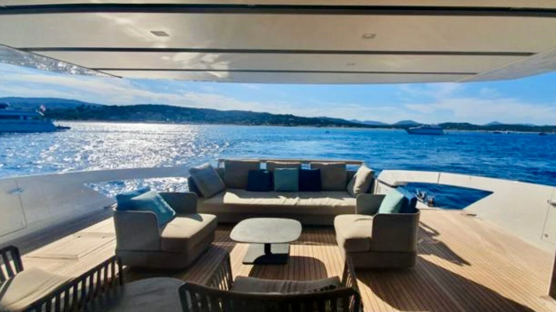 Sanlorenzo SX88 - photo 11 yacht charter Cannes