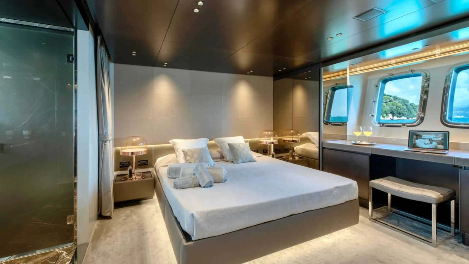 Sanlorenzo SX88 - photo 13 yacht charter Cannes