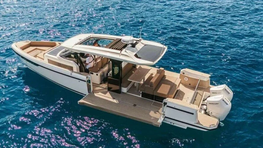 Saxdor 400 GTO - photo 6 yacht charter Cannes