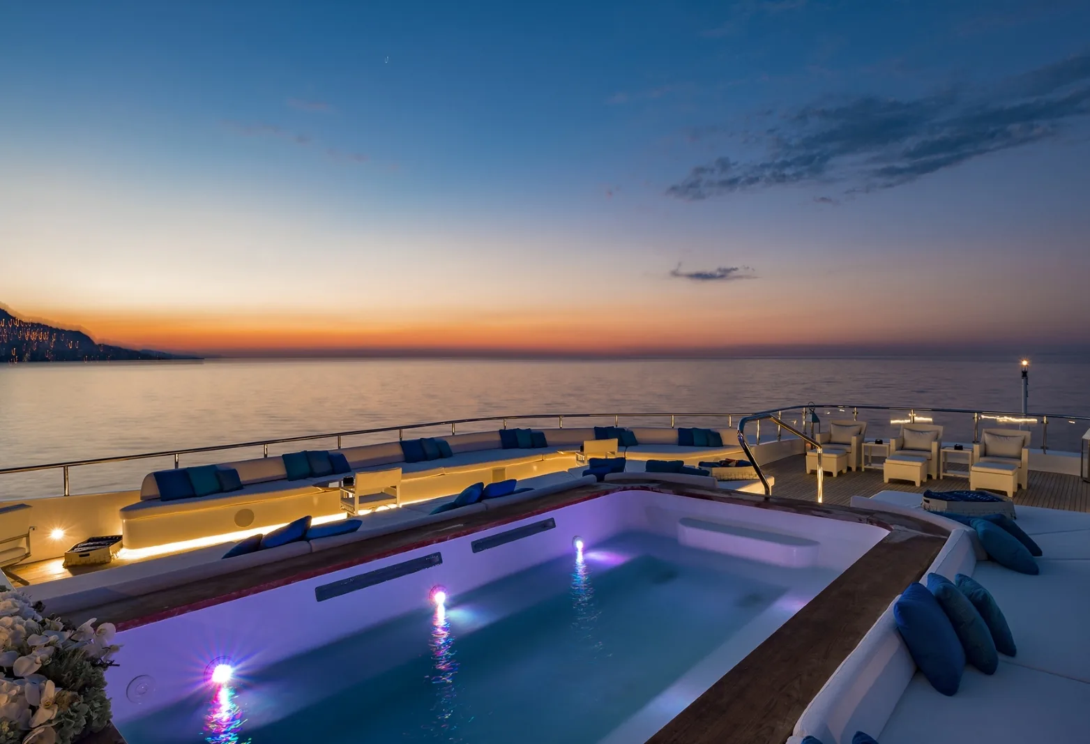 SERENITY - photo 3 yacht charter Cannes