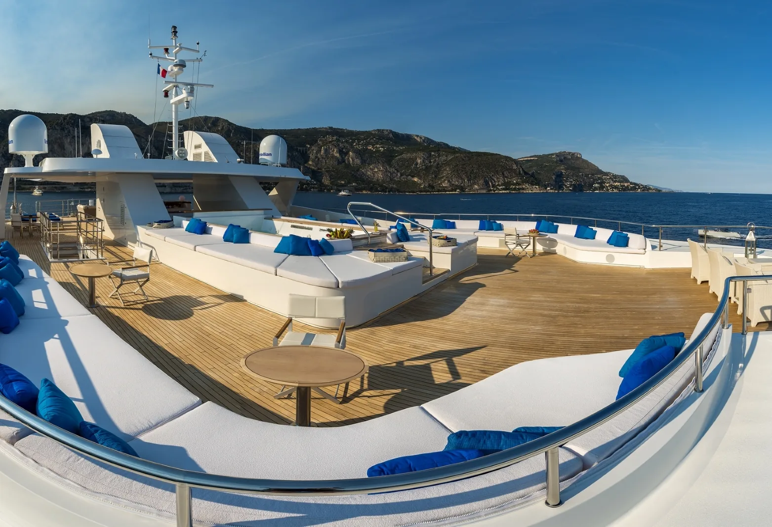 SERENITY - photo 4 yacht charter Cannes