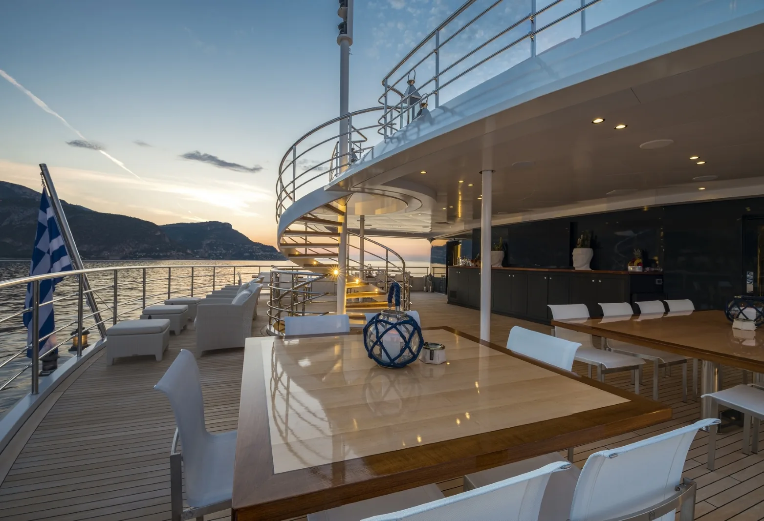 SERENITY - photo 7 yacht charter Cannes