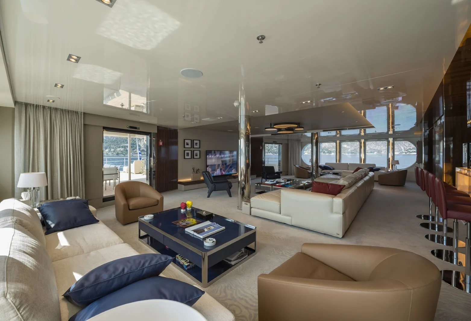 SERENITY - photo 11 yacht charter Cannes