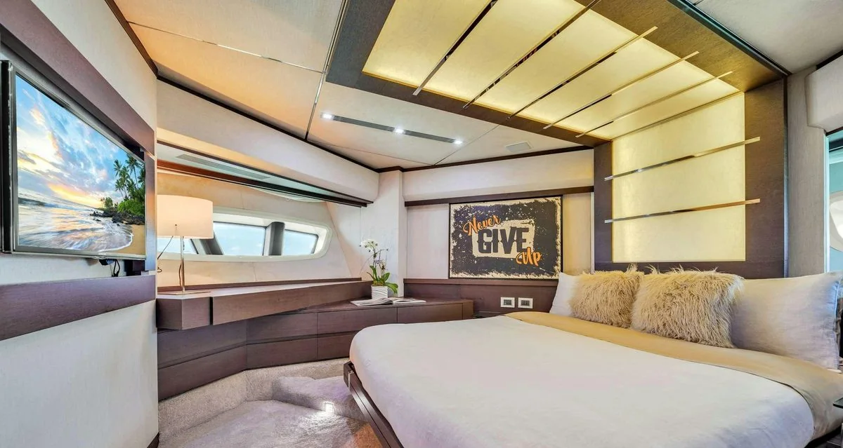 Sette - photo 12 yacht charter Miami