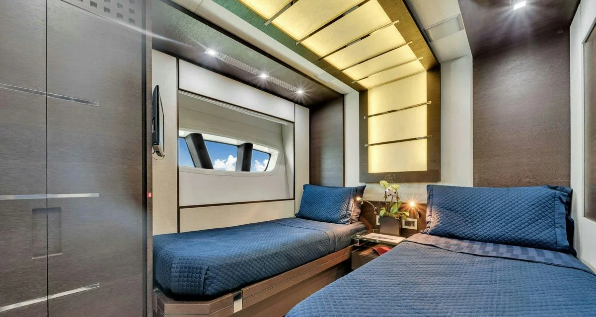 Sette - photo 15 yacht charter Miami