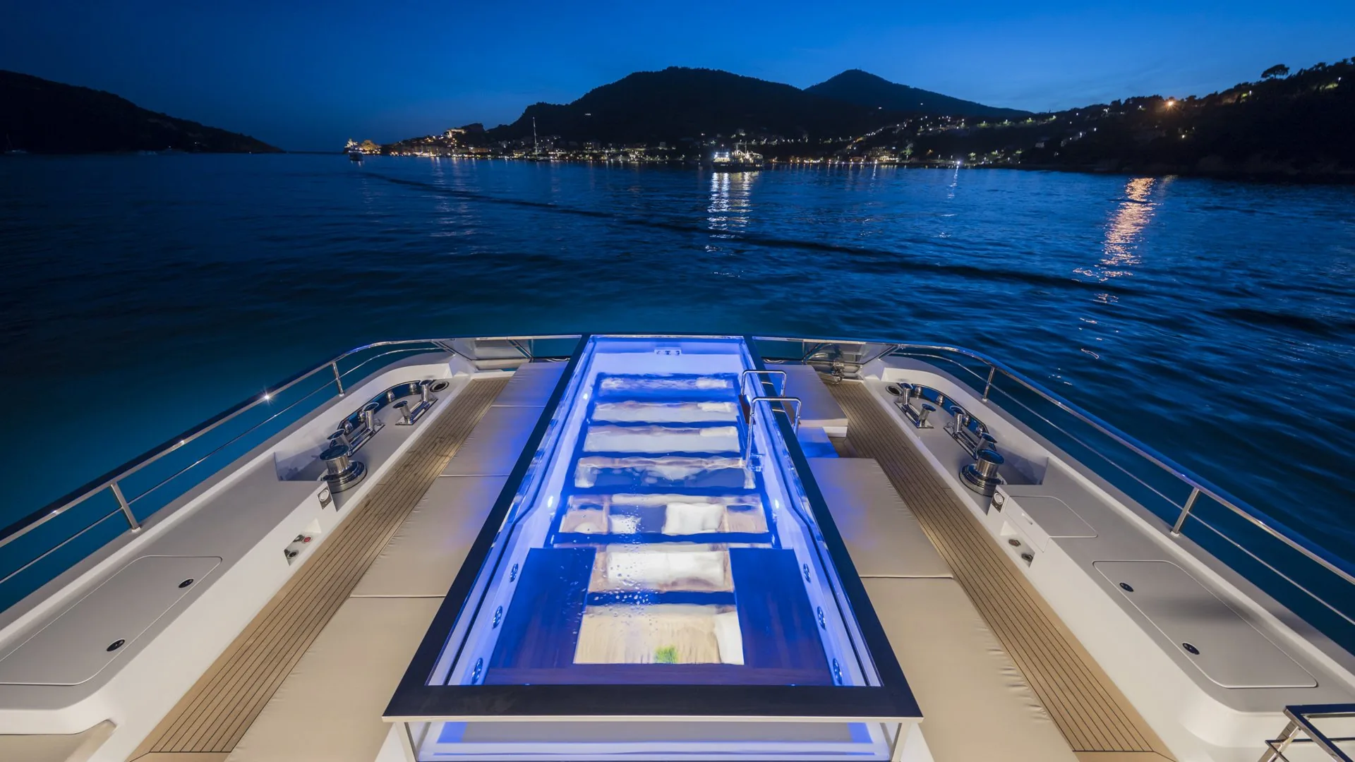 SEVEN SINS - photo 3 yacht charter Cannes