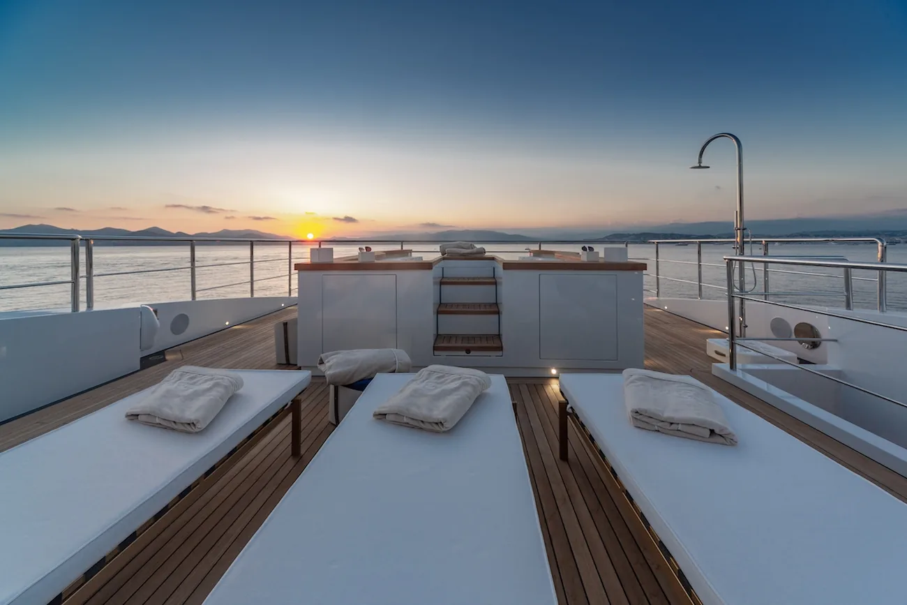SILVER FOX - photo 13 yacht charter Cannes