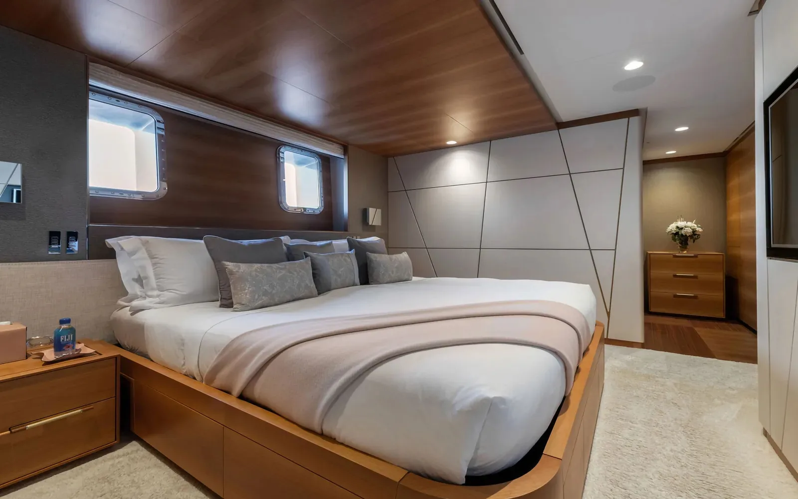 SILVER FOX - photo 22 yacht charter Cannes