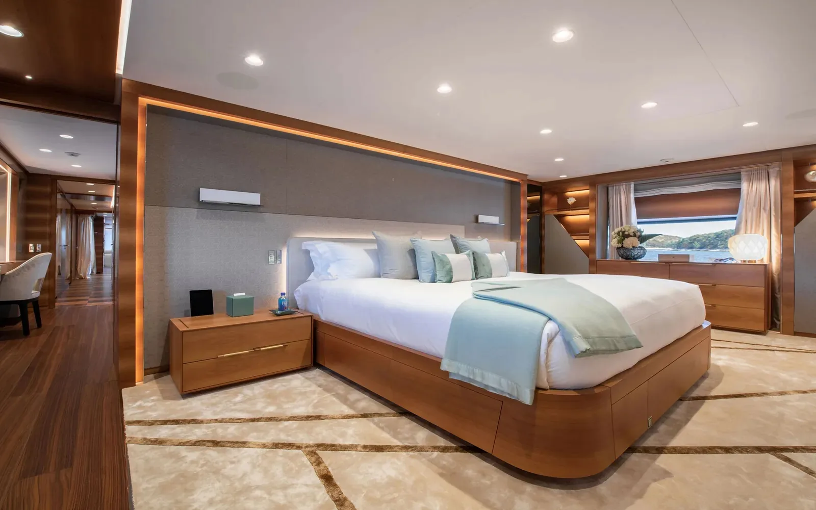 SILVER FOX - photo 24 yacht charter Cannes