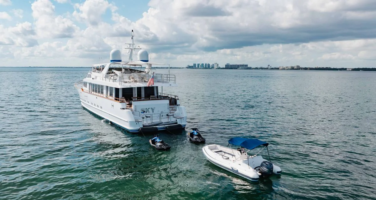 Sky - photo 4 yacht charter Miami