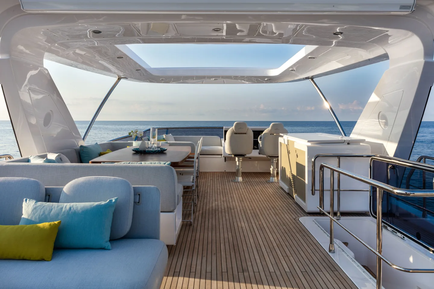 SOLSTICE - photo 15 yacht charter Cannes