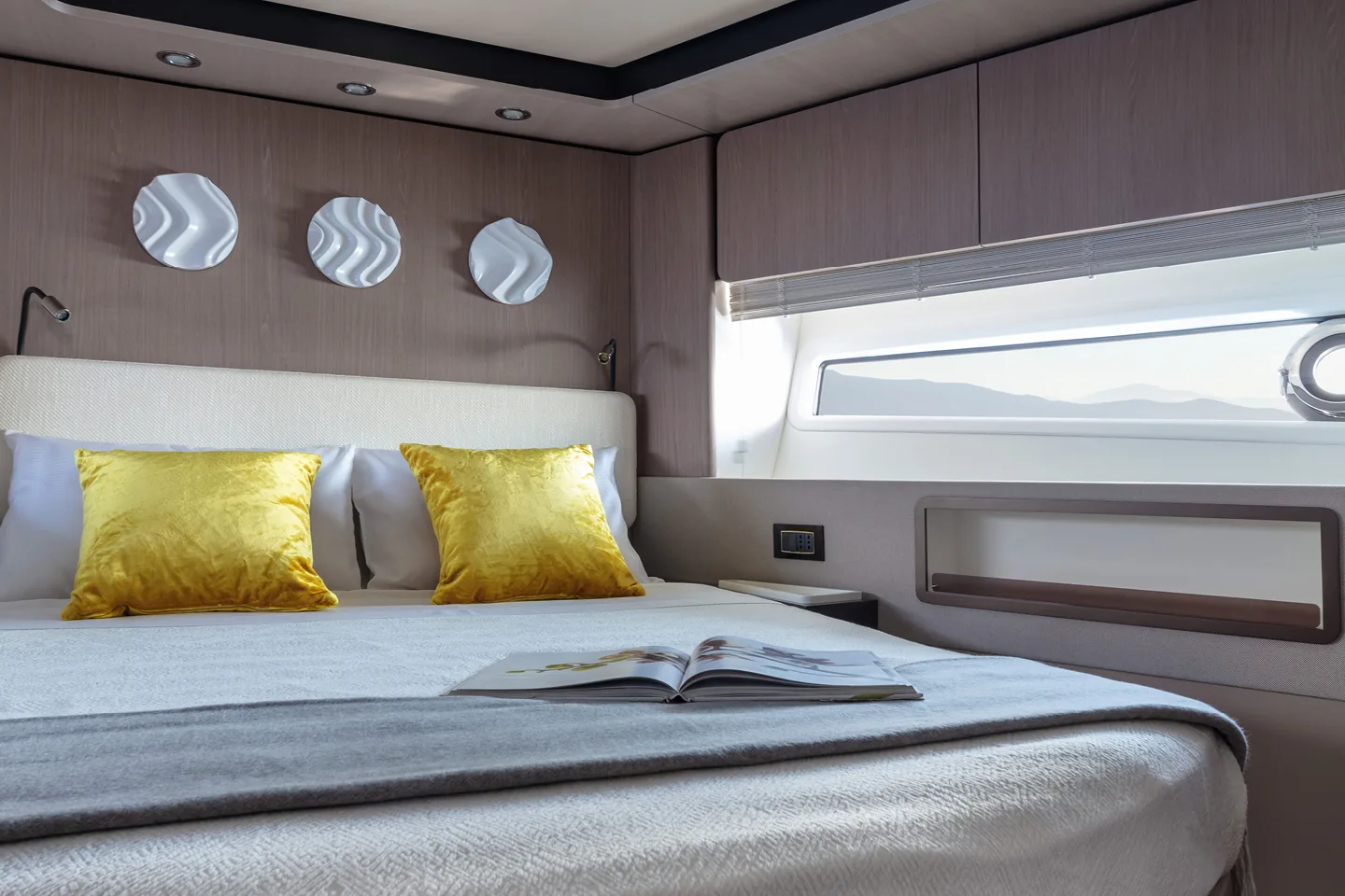 SOLSTICE - photo 29 yacht charter Cannes