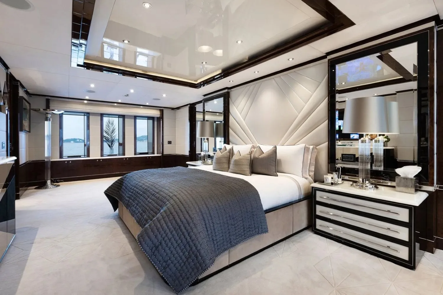 SOUNDWAVE - photo 2 yacht charter Cannes