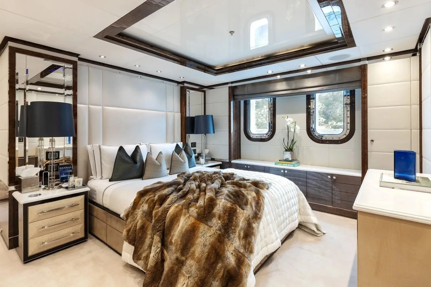 SOUNDWAVE - photo 4 yacht charter Cannes