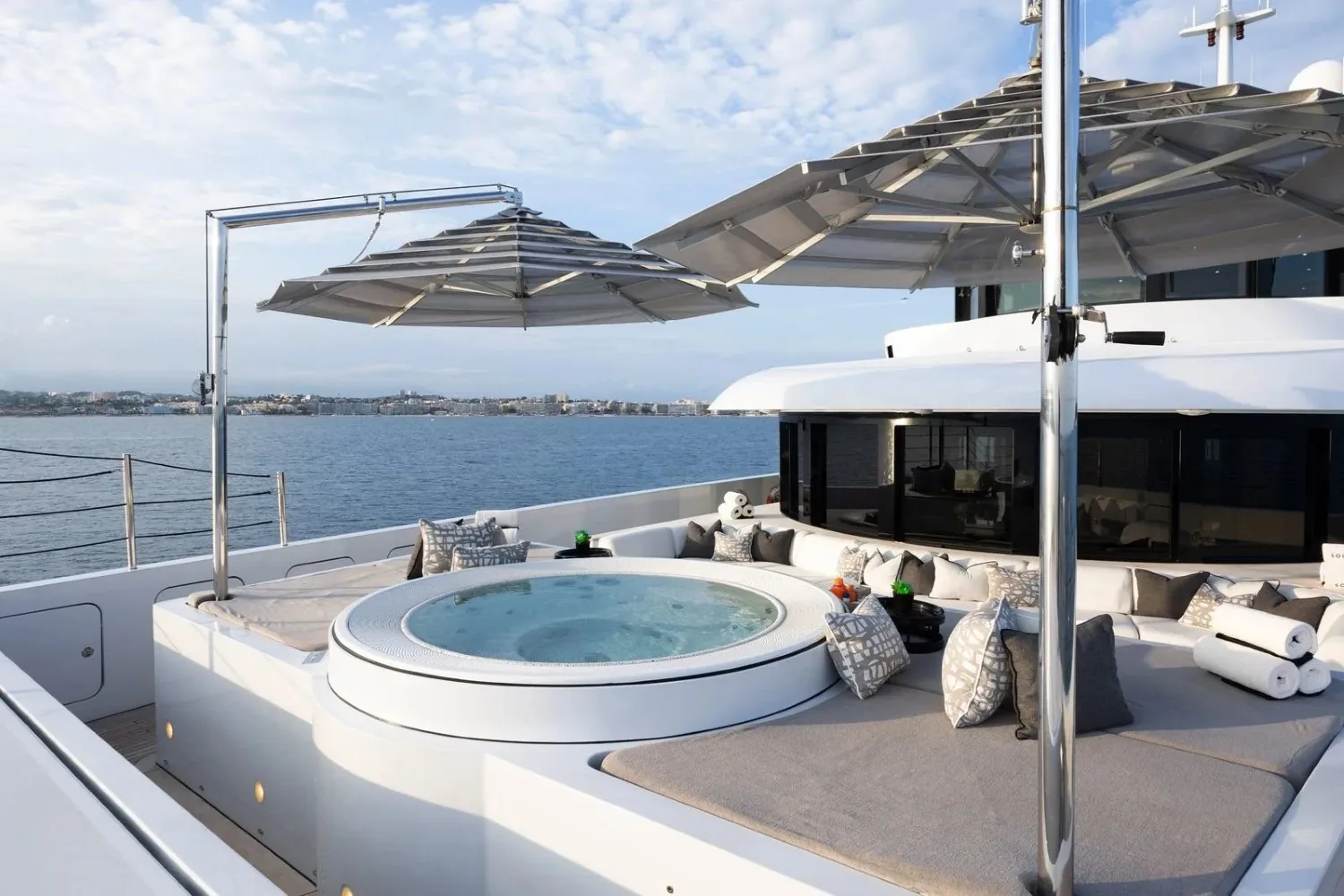 SOUNDWAVE - photo 24 yacht charter Cannes