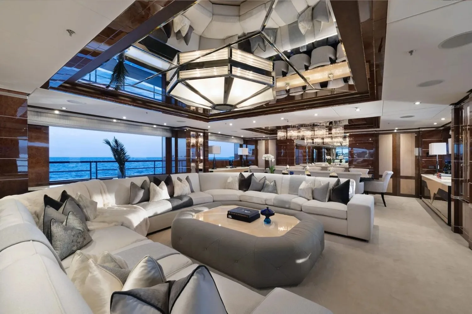 SOUNDWAVE - photo 38 yacht charter Cannes