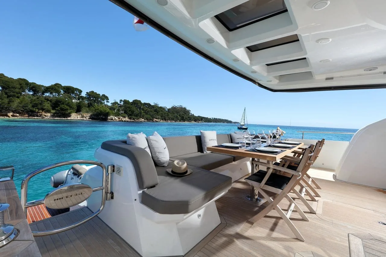 SUMMER BREEZE - photo 15 yacht charter Cannes