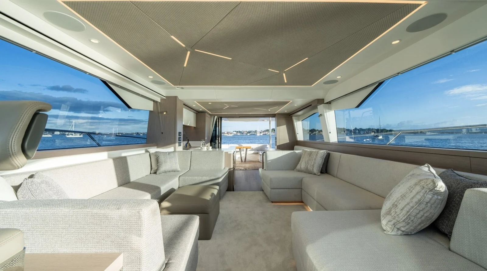 Sunseeker Predator 68 - photo 13 yacht charter Cannes