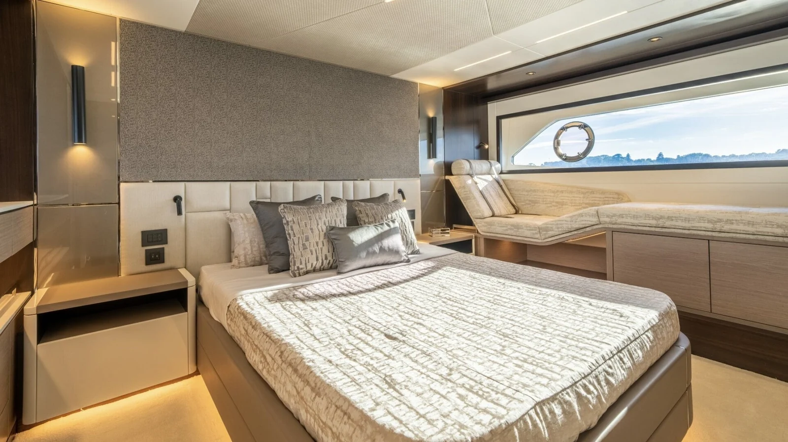 Sunseeker Predator 68 - photo 15 yacht charter Cannes