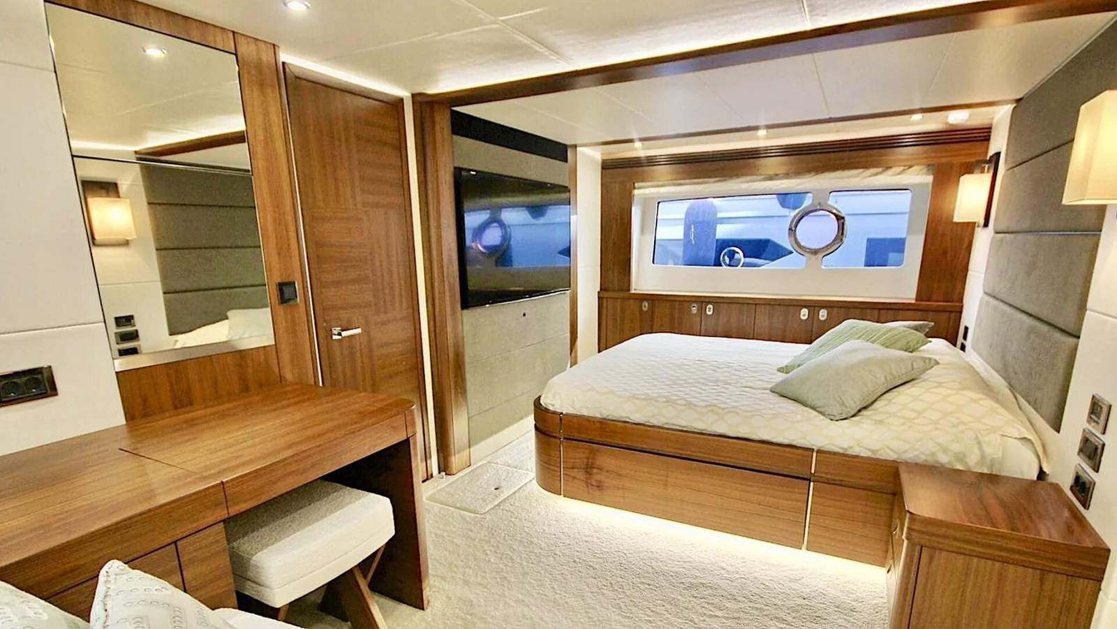Sunseeker 75 Yacht (SarahLisa) - photo 15 yacht charter Cannes