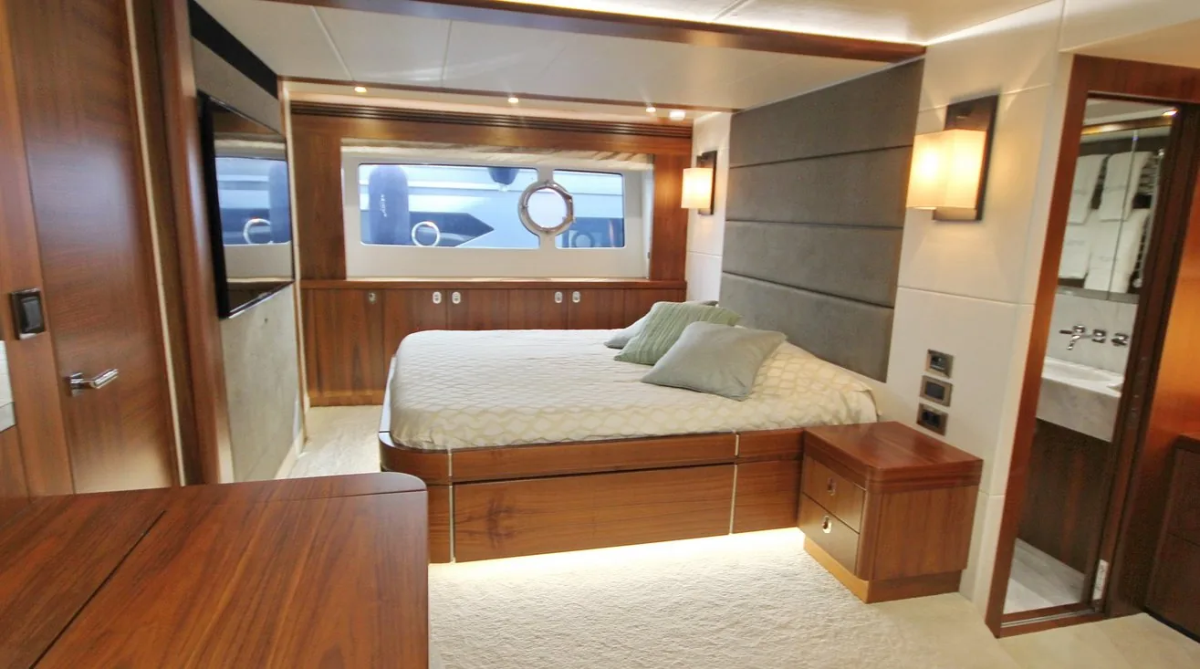 SUNSEEKER 75 - photo 10 yacht charter Cannes