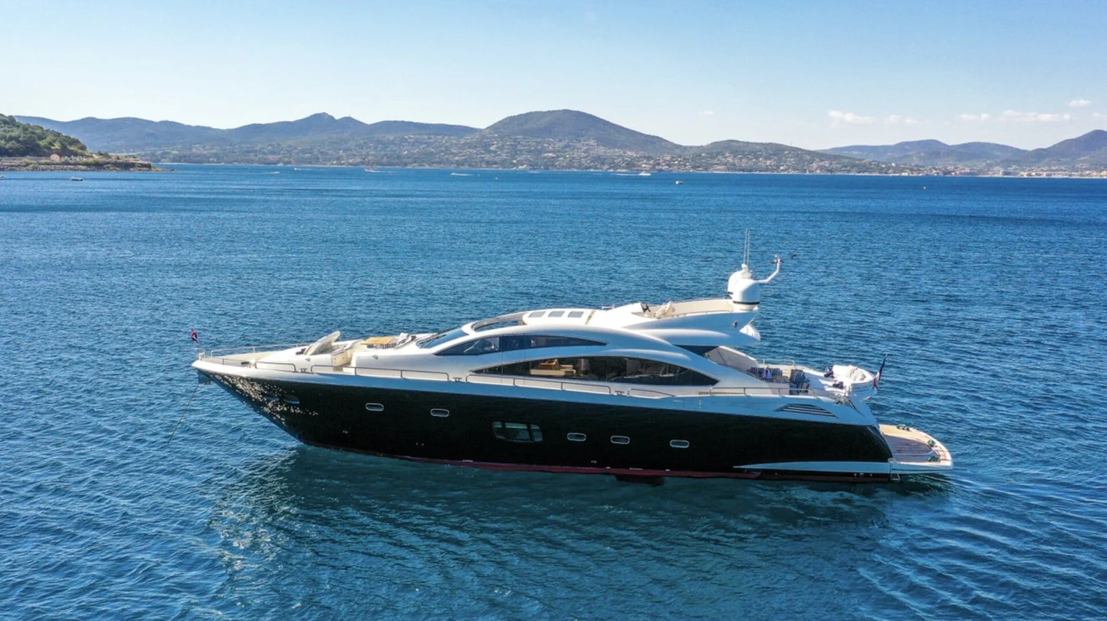 Sunseeker 86 Yacht - photo 2 yacht charter Cannes