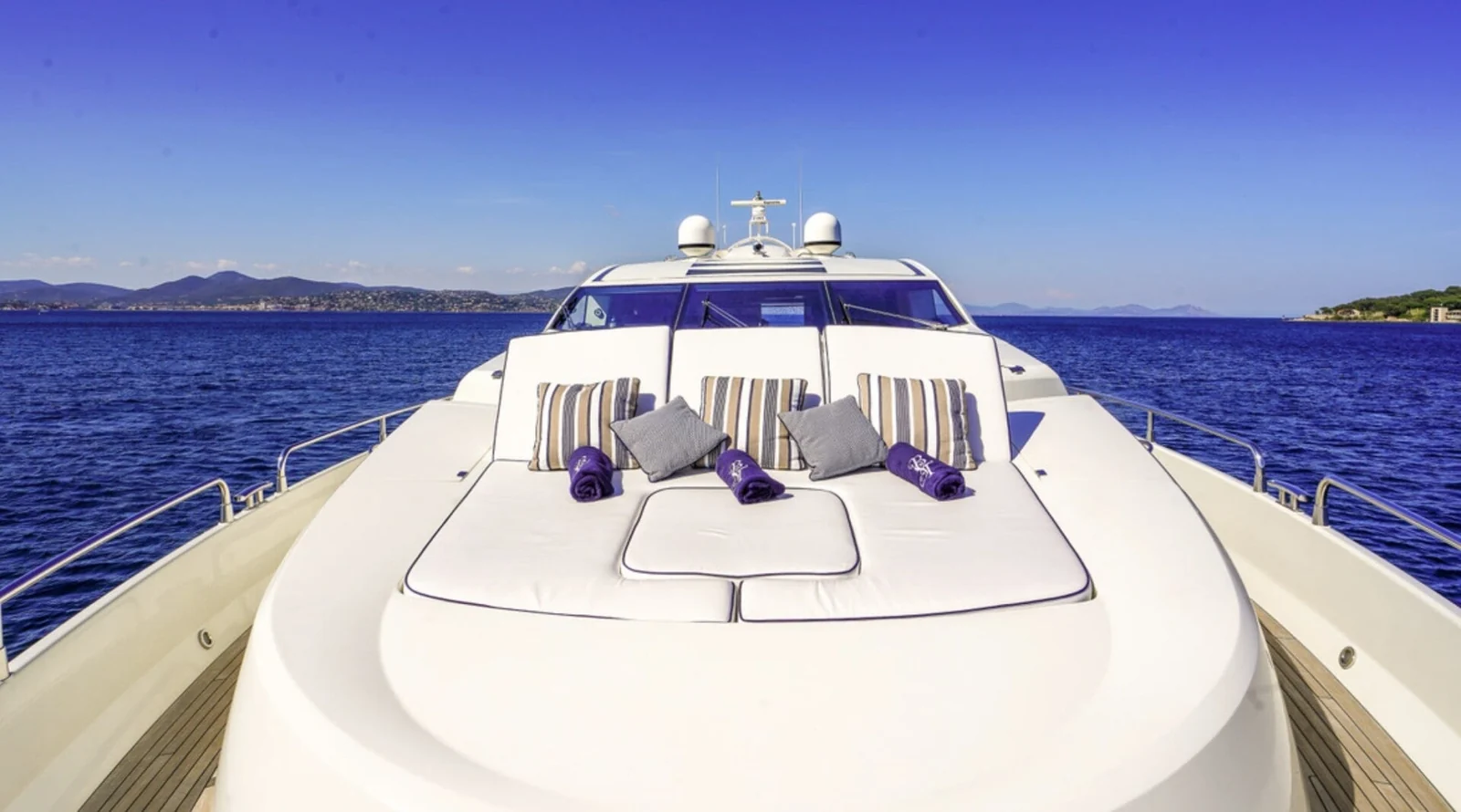 Sunseeker 86 Yacht - photo 4 yacht charter Cannes
