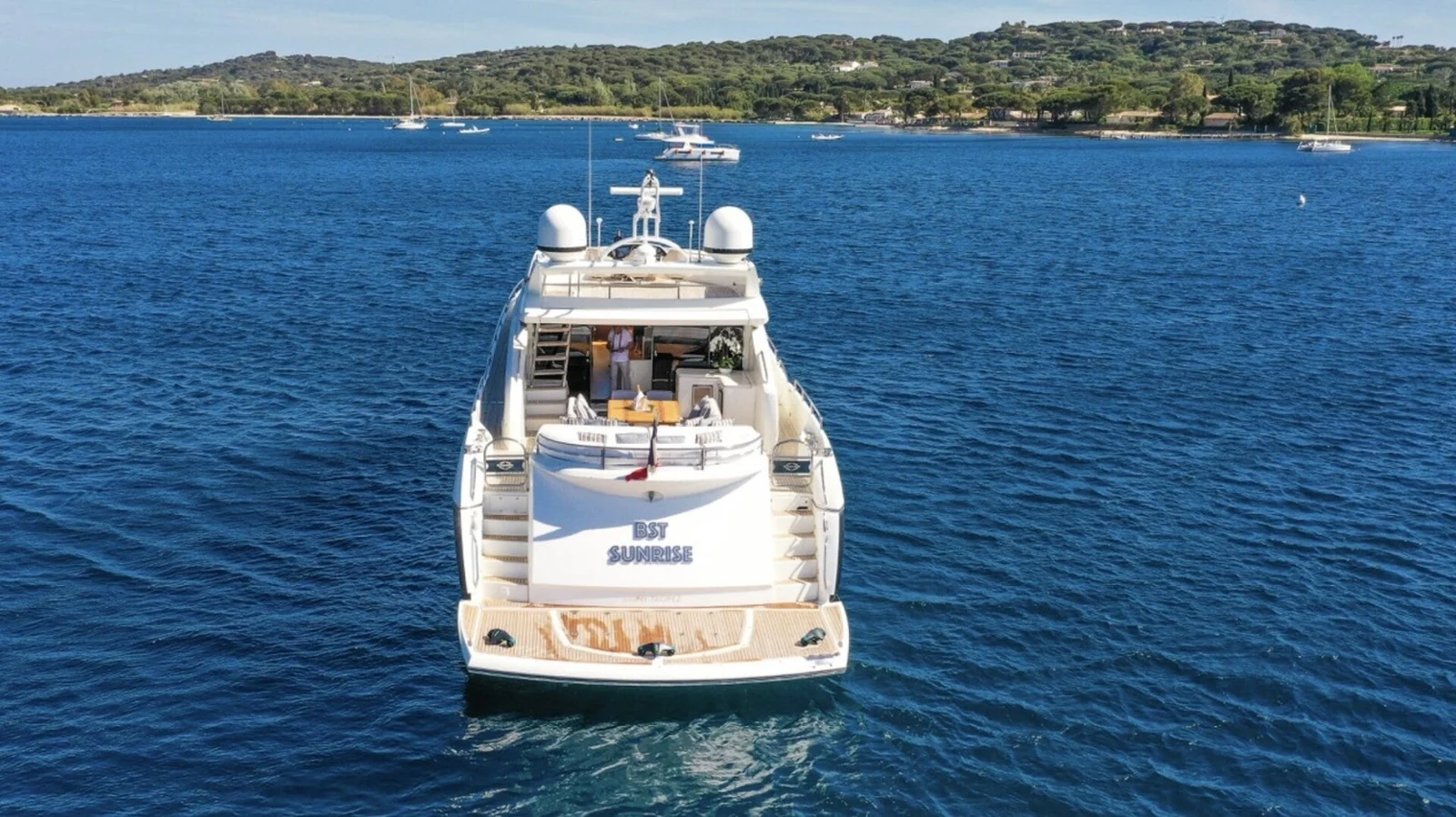 Sunseeker 86 Yacht - photo 9 yacht charter Cannes