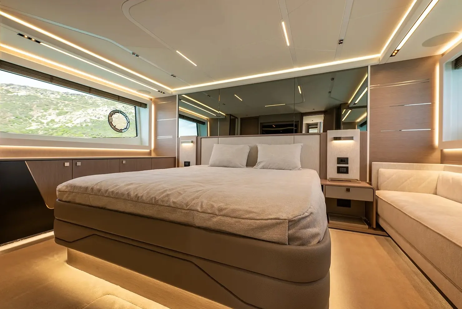 SUNSEEKER PREDATOR 65 - photo 7 yacht charter Cannes
