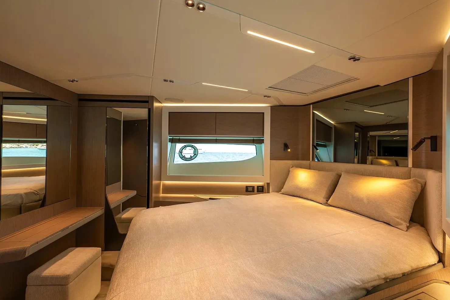 SUNSEEKER PREDATOR 65 - photo 8 yacht charter Cannes
