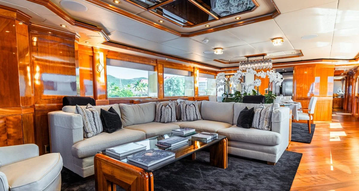 Temptation - photo 8 yacht charter Miami
